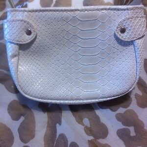 (NWOT)   ESTEE LAUDER SNAKE PRINT WHITE COIN PURSE OR WALLET